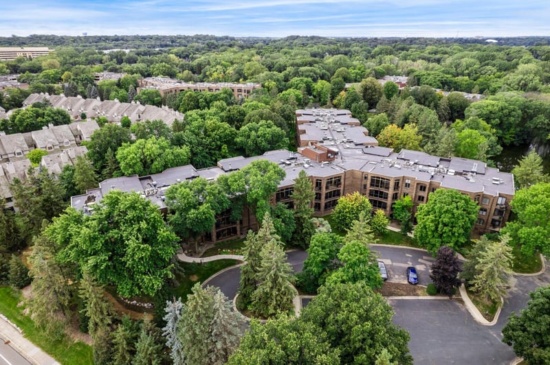 5501 Dewey Hill Rd #326, Edina, MN 55439