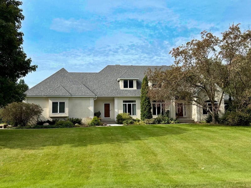 15 Raven Rd, North Oaks, MN 55127