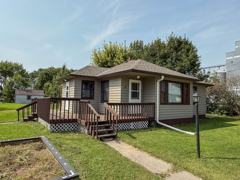 119 1st St SW, Clara City, MN 56222