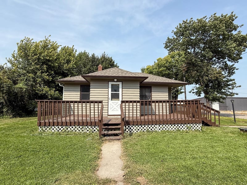 119 1st St SW, Clara City, MN 56222