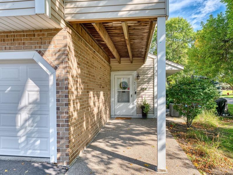 5312 Highpointe Ter, Bloomington, MN 55437