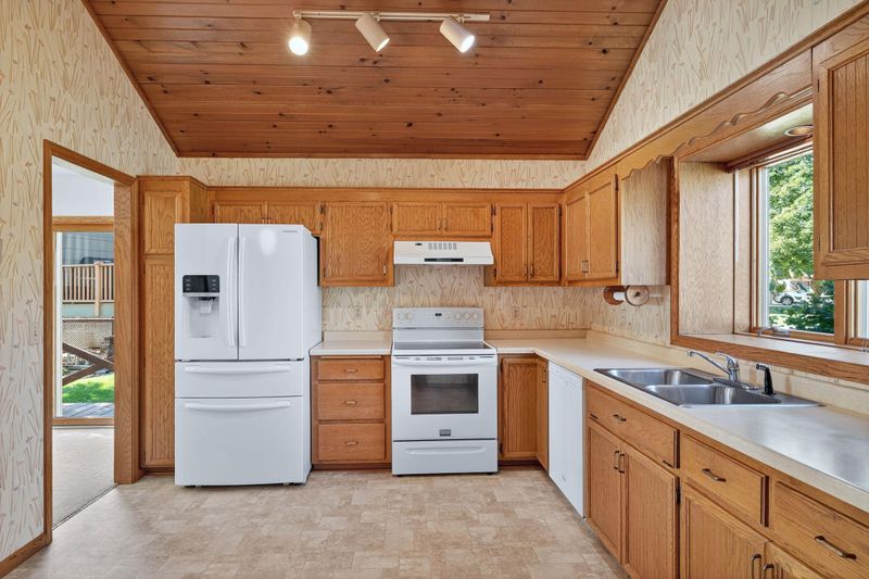 13016 Glenhurst Ave, Savage, MN 55378