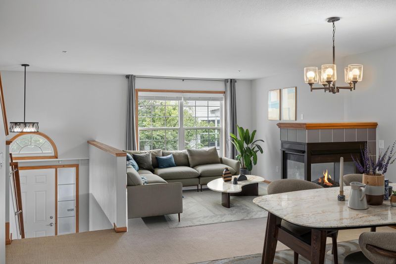 907 Ledgestone Dr, Mahtomedi, MN 55115