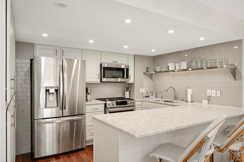 5713 Duncan Ln, Edina, MN 55436
