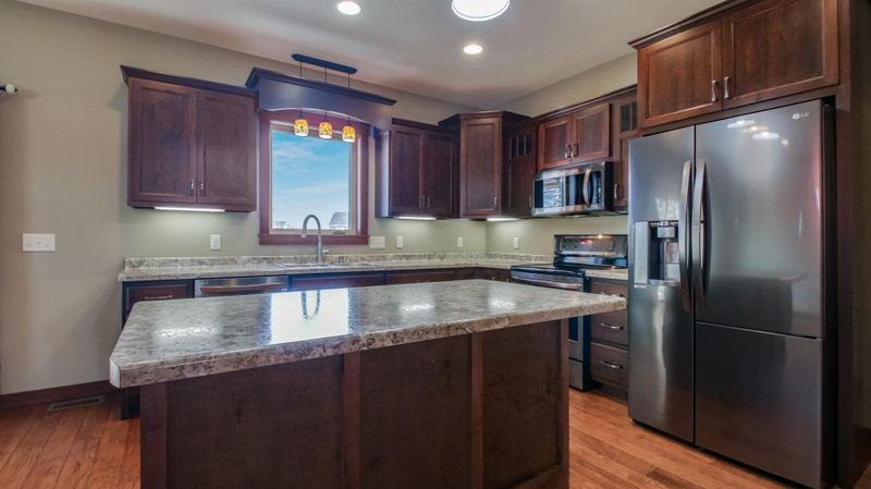 4039 John Hart Pl, Eau Claire, WI 54703