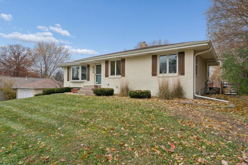 635 Ivy Falls Ave, Mendota Heights, MN 55118