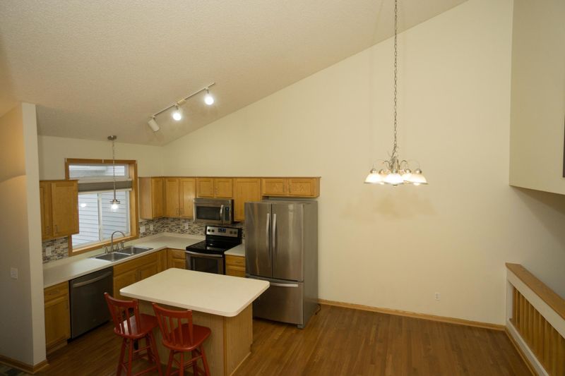 664 35th St W, Hastings, MN 55033
