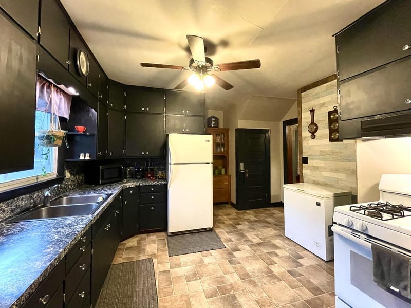 101 Park St S, Minnesota Lake, MN 56068