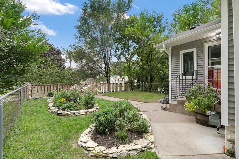 1680 Edgerton St, Saint Paul, MN 55130