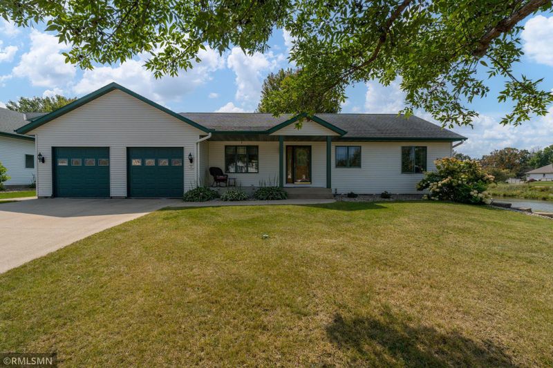 101 Wickfield Dr, Mankato, MN 56001