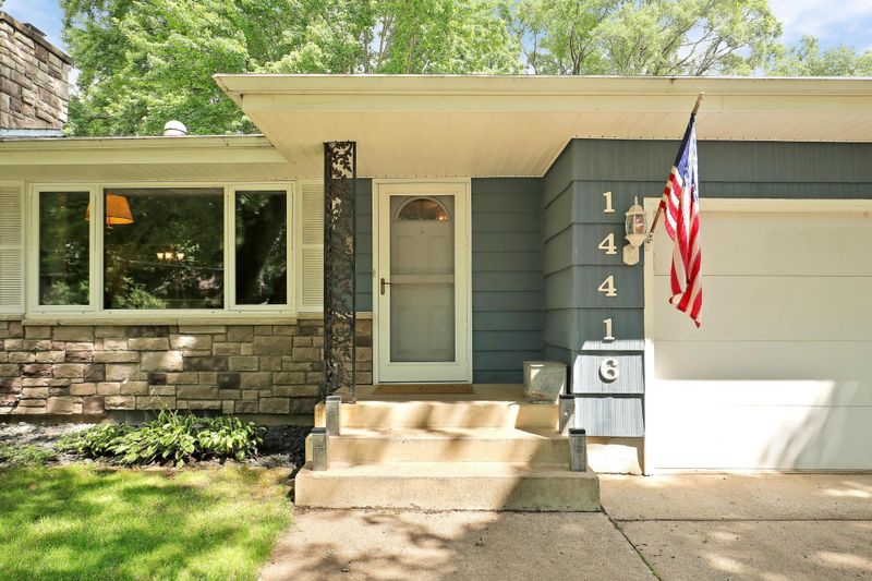 14416 Moonlight Hill Rd, Minnetonka, MN 55345