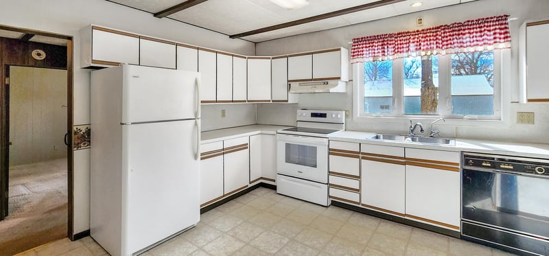165 S Pine St, Vesta, MN 56292