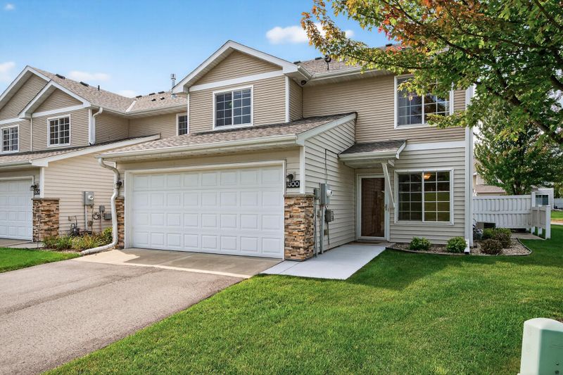 1300 Pembrooke Ln, Waconia, MN 55387