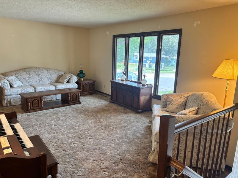 954 Liberty Ln, Fairmont, MN 56031