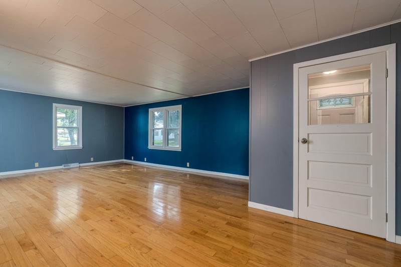 112 S 3rd St, Eagle Lake, MN 56024