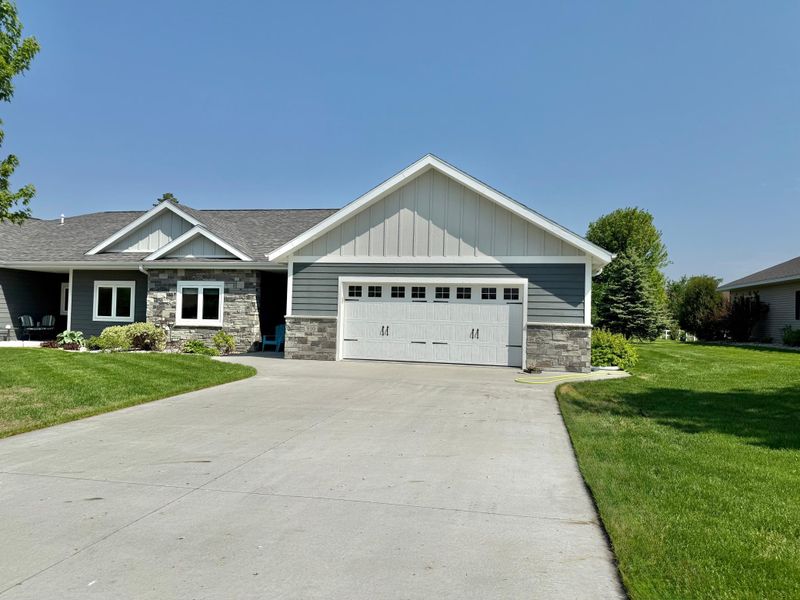 910 Lake Forest Cir, Detroit Lakes, MN 56501