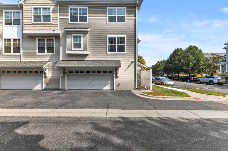 1671 Village Trl E #5, Maplewood, MN 55109