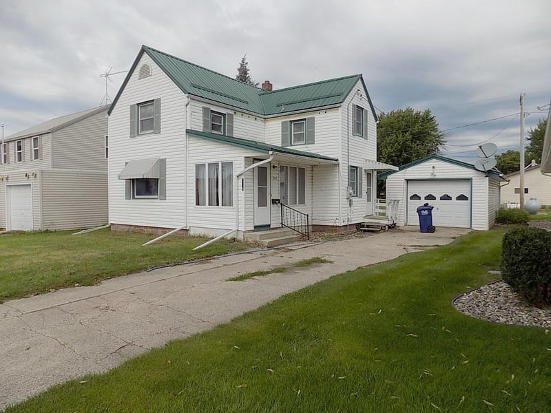 205 Brown St W, Comfrey, MN 56019