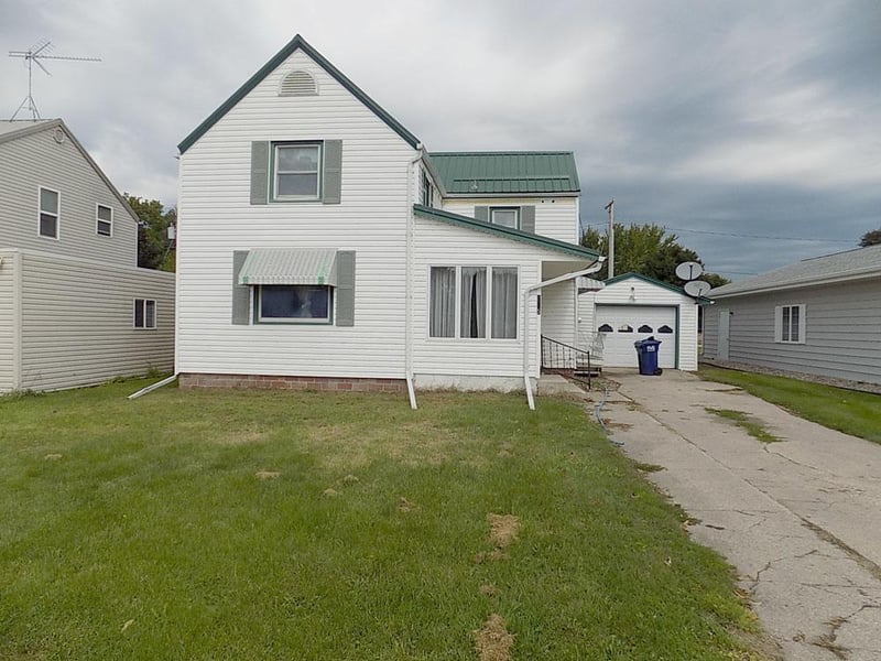 205 Brown St W, Comfrey, MN 56019
