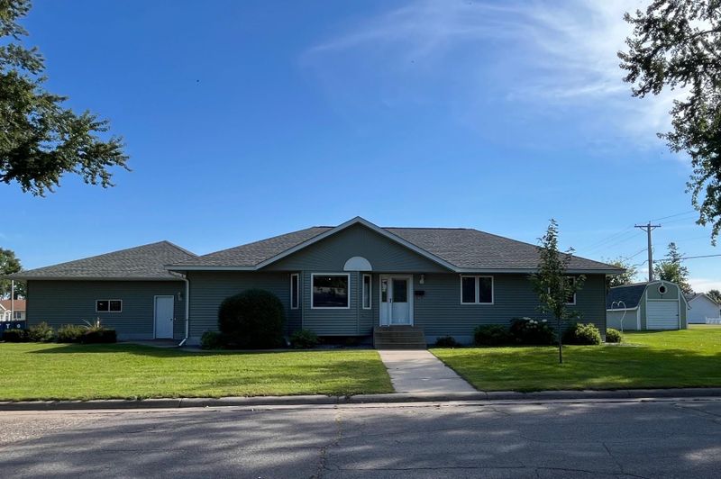 107 8th St S, Sauk Centre, MN 56378