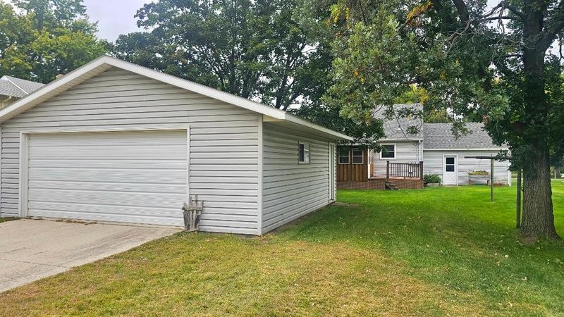 107 E 5th St, Cyrus, MN 56323