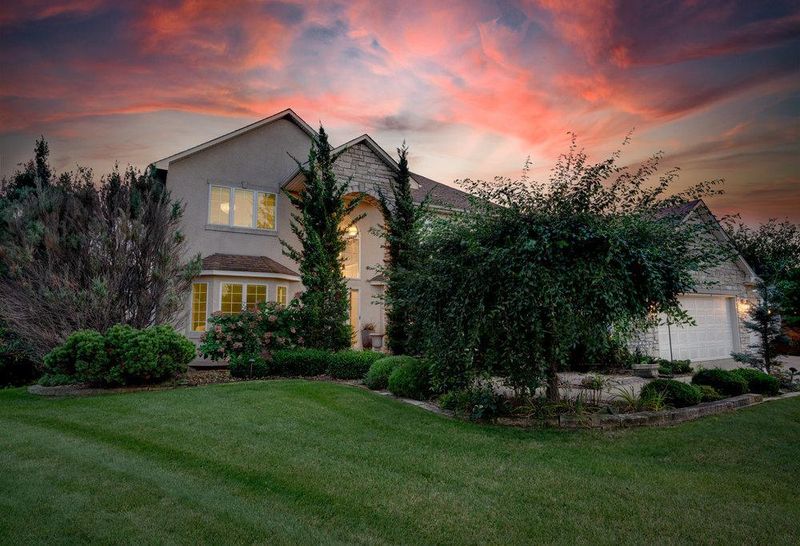 17949 Strawberry Ct, Eden Prairie, MN 55347