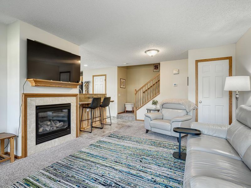 5091 149th St N #1, Hugo, MN 55038