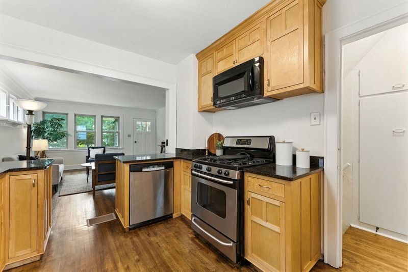 662 Sherwood Ave, Saint Paul, MN 55106