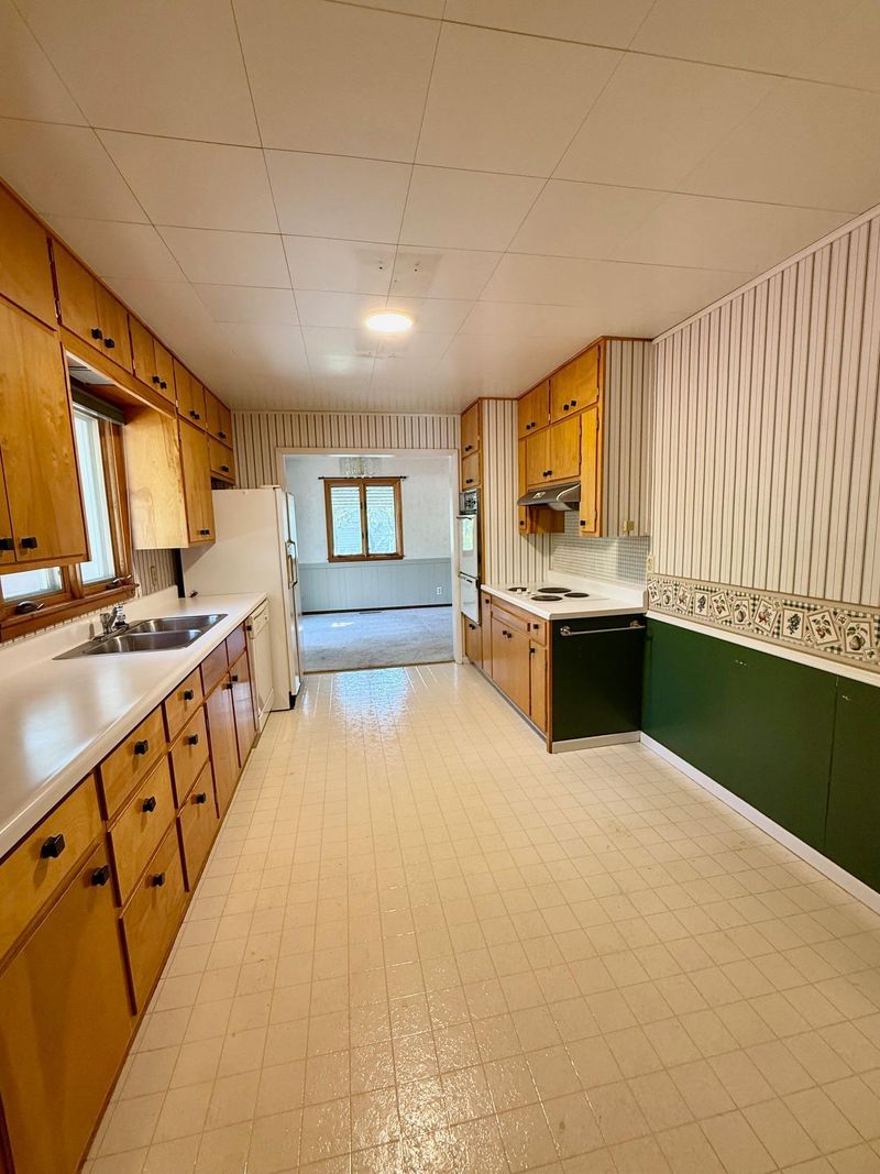 1010 Arnold Ave N, Thief River Falls, MN 56701