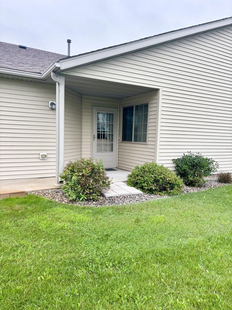 1069 Manor Ct, Saint Cloud, MN 56303