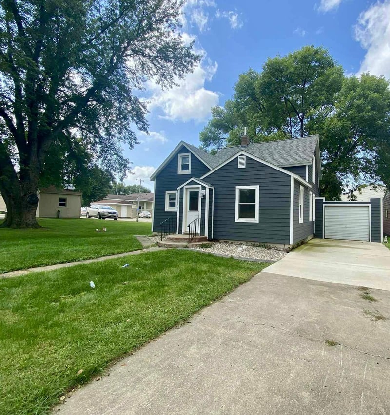 511 Division St N, Clara City, MN 56222