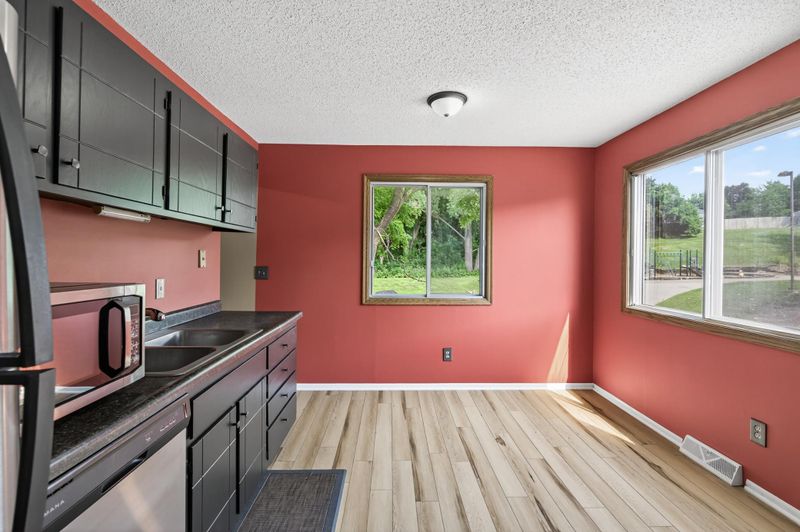 2365 Dorland Ln E, Maplewood, MN 55119
