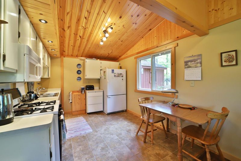 32318 218th Ln, Isle, MN 56342
