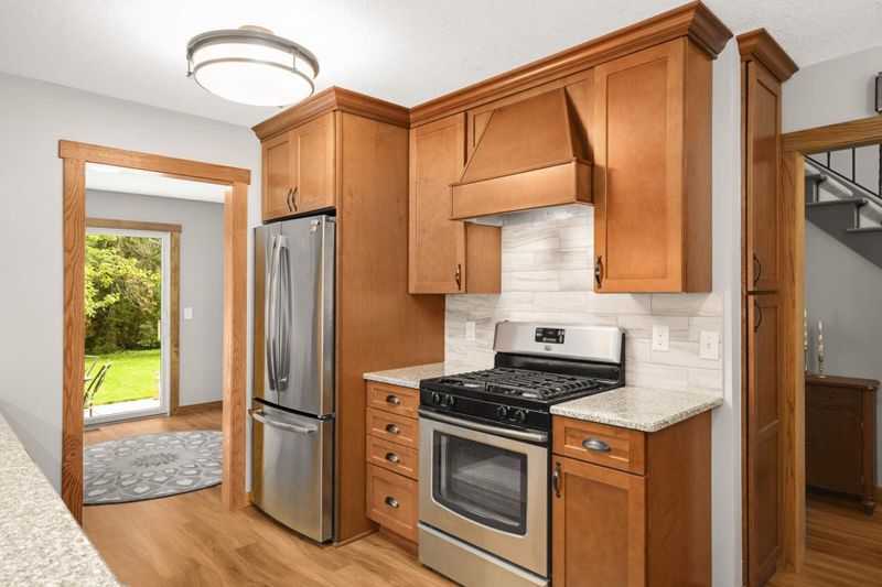 2324 Driftwood Ln, Stillwater, MN 55082