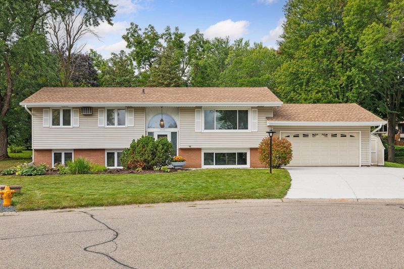 9935 41st Ave N, Plymouth, MN 55441