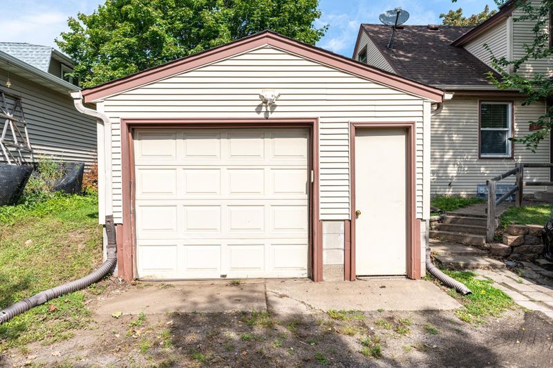 692 Wheelock Pw E, Saint Paul, MN 55106