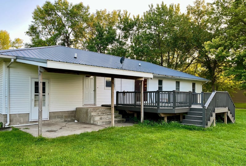 301 Superior St, Milroy, MN 56263