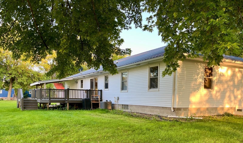 301 Superior St, Milroy, MN 56263