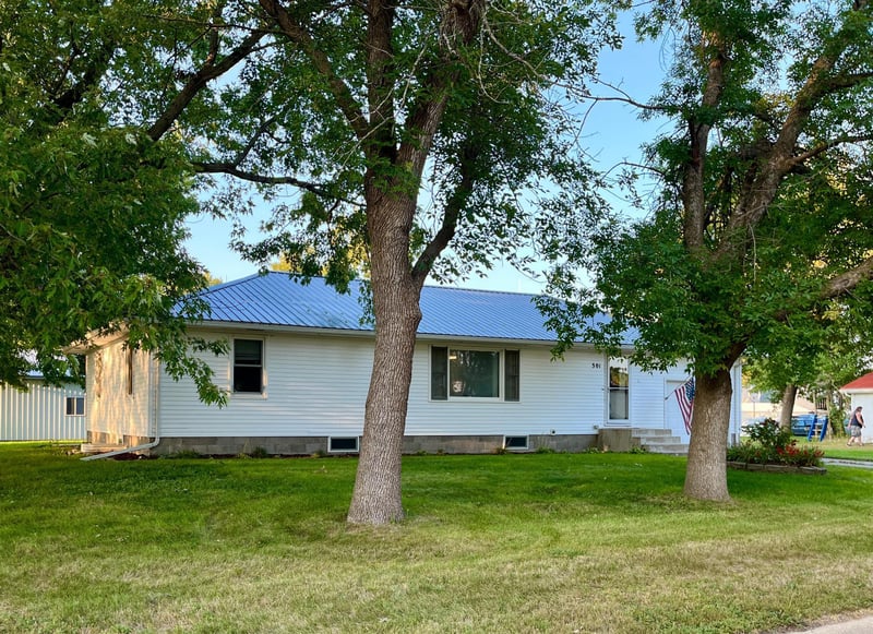 301 Superior St, Milroy, MN 56263