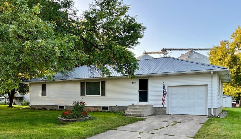 301 Superior St, Milroy, MN 56263