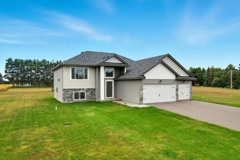 35660 Palisade Dr NE, Cambridge, MN 55008