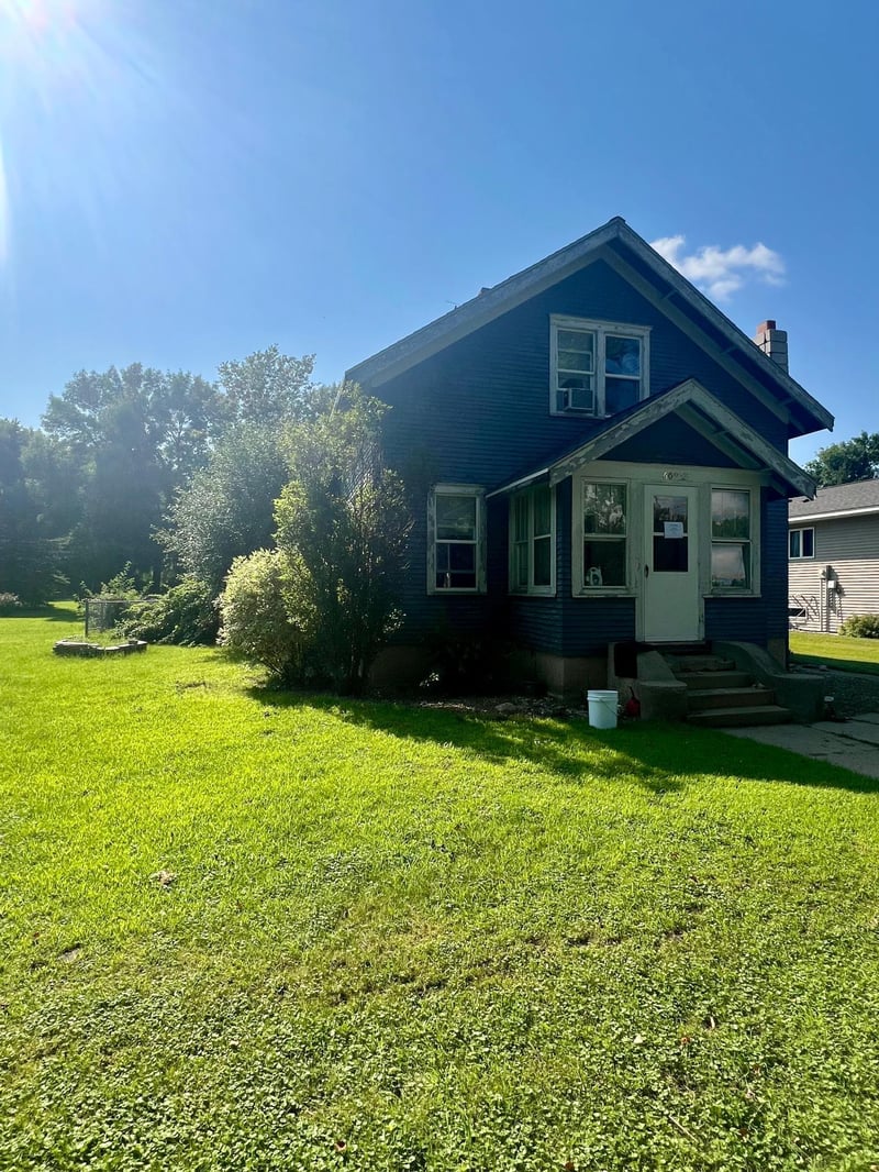 609 13th St, Clarkfield, MN 56223