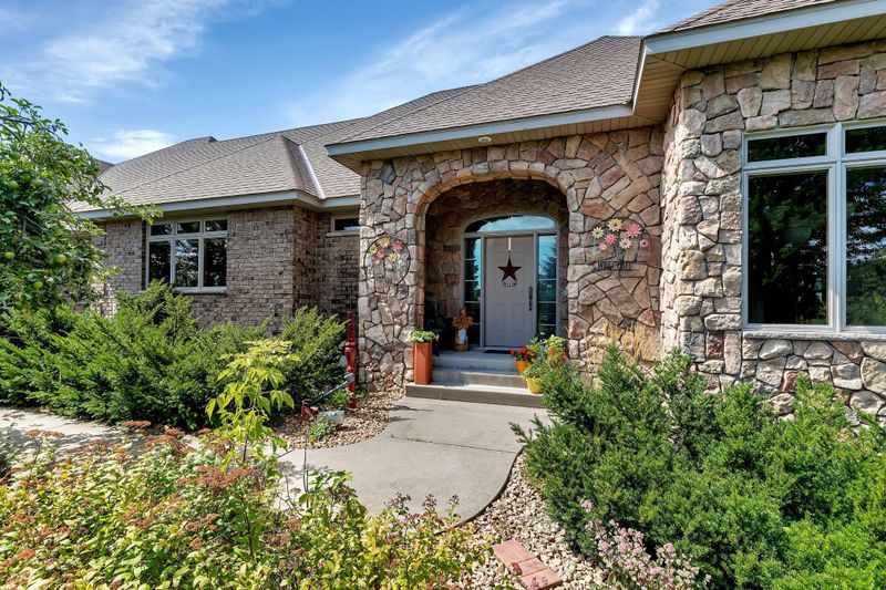 22235 Ridgeview Dr, Saint Augusta, MN 56301