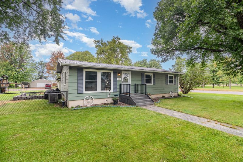 1309 Sunrise Dr, Glencoe, MN 55336