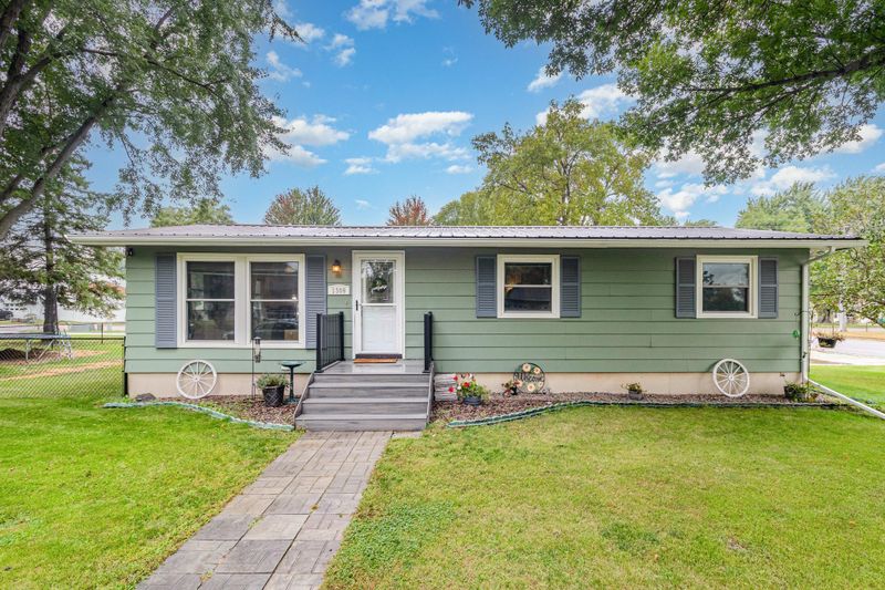 1309 Sunrise Dr, Glencoe, MN 55336