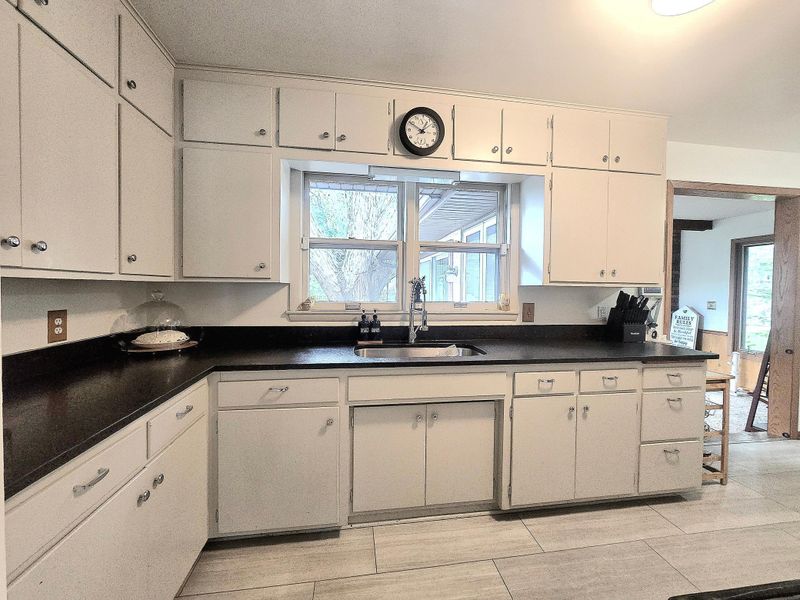 755 Meyer St N, Maplewood, MN 55119