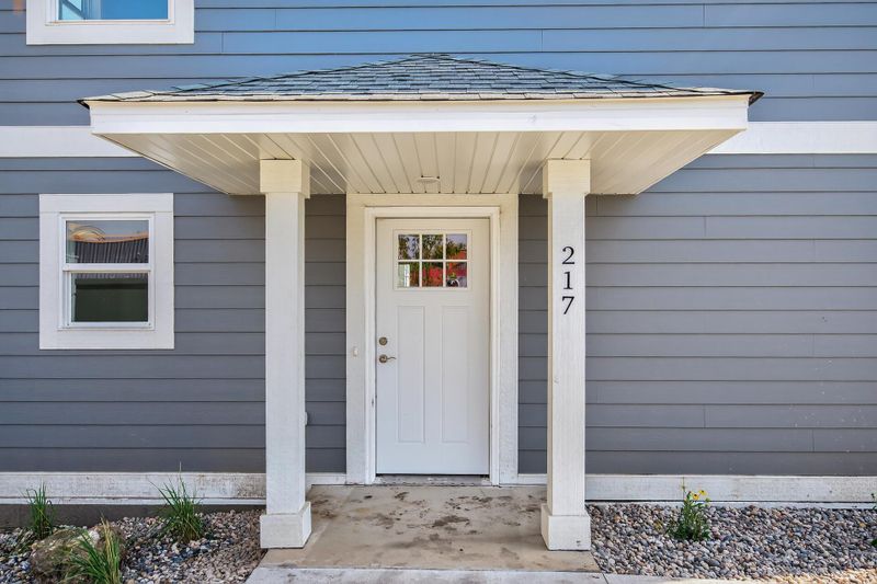 217 N Walnut St, Chaska, MN 55318