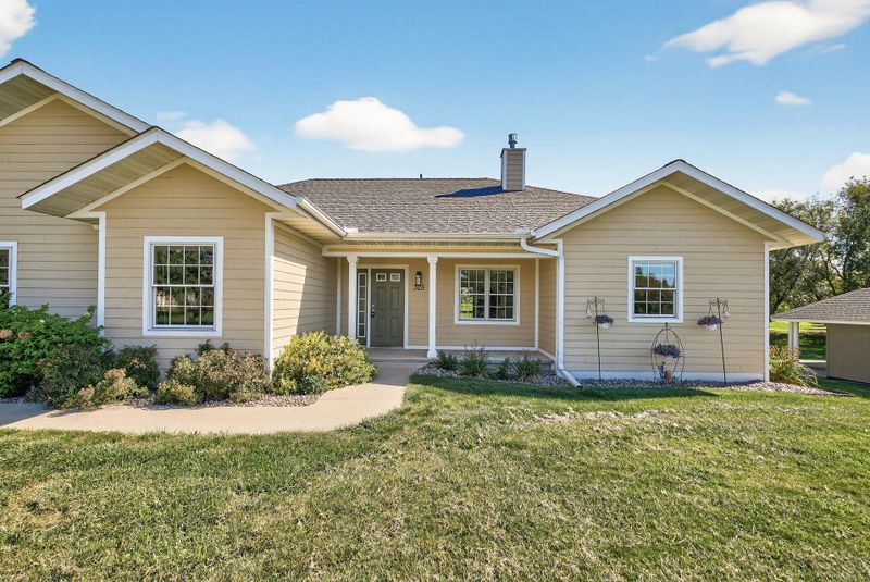 325 Trailstone Dr SW, Cokato, MN 55321