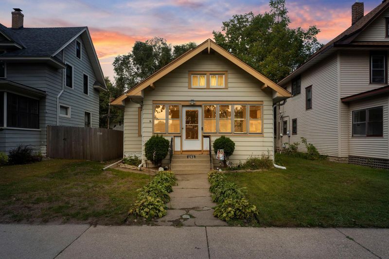 1263 Charles Ave, Saint Paul, MN 55104