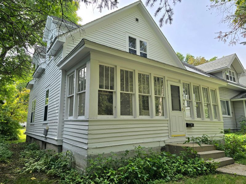 813 5th St, International Falls, MN 56649